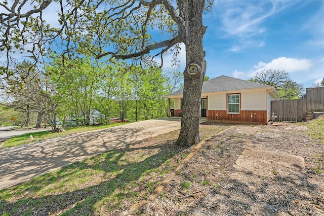 530 E Day St, Denison, TX 75021 - view of front of property featuring fence, a shingled roof, and driveway
