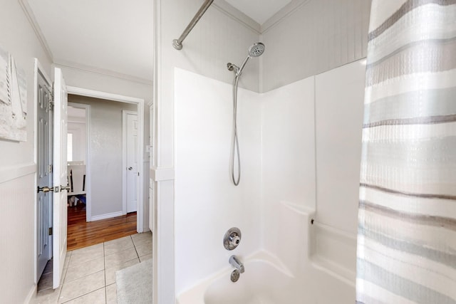 5609 Cedar Creek Dr, Kemp, TX 75143 - full bathroom with tile patterned flooring, shower / tub combo with curtain, and crown molding