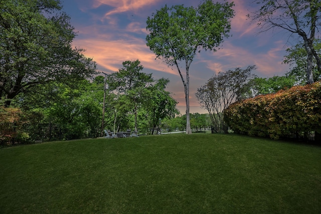 9431 Waterview Rd, Dallas, TX 75218 - view of yard at dusk