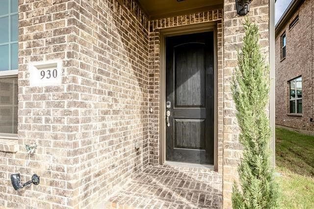 930 Estelle Dr, Euless, TX 76040 - property entrance featuring brick siding