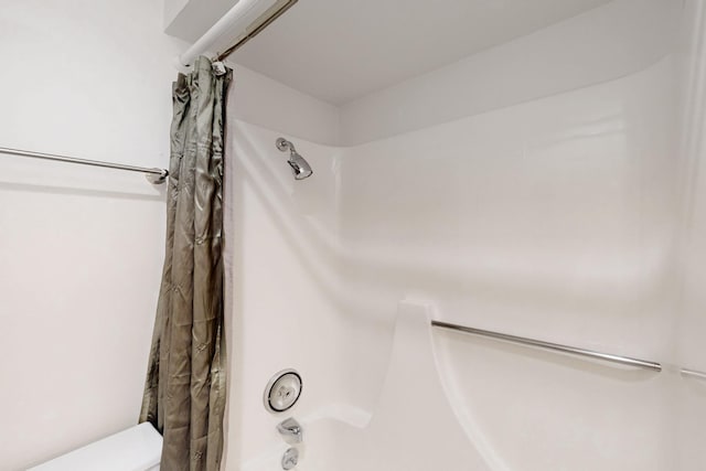 full bath featuring shower / bath combo and toilet