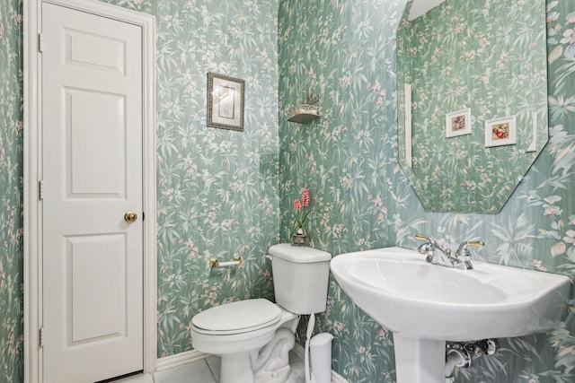 604 Nelson Ct, Plano, TX 75025 - bathroom with tile patterned floors, toilet, and wallpapered walls