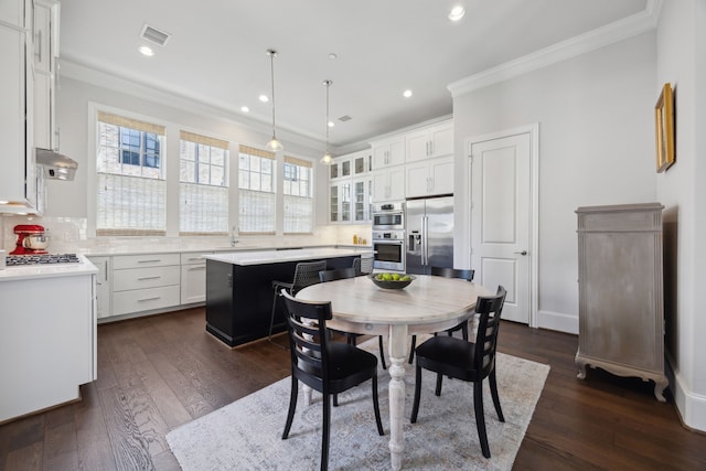 dining room with visible vents, ornamental molding, dark wood-type flooring, and recessed lighting
