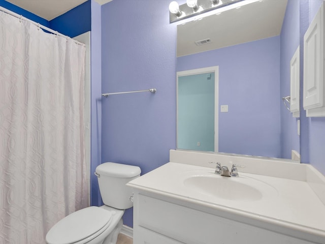 full bath featuring toilet, curtained shower, vanity, and visible vents