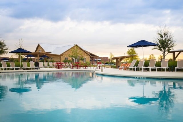 4008 Rochelle St, Celina, TX 75009 - community pool with a patio