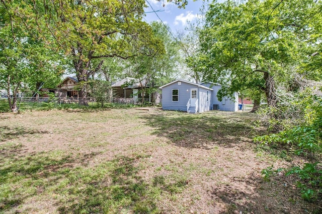 309 W Monterey St, Denison, TX 75020 - view of yard with fence