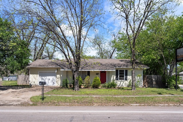 302 S S Ave G, Clifton, TX 76634 - ranch-style home featuring dirt driveway, an attached garage, and fence