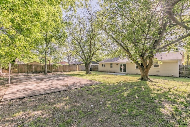 1807 Lachelle Ln, Arlington, TX 76010 - view of yard featuring a patio
