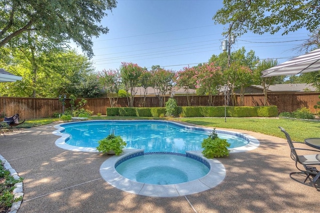 view of swimming pool with a pool with connected hot tub and a patio area
