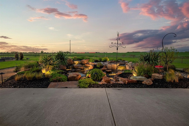 view of yard with a rural view
