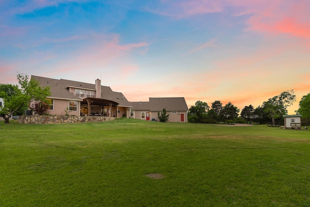 view of yard at dusk