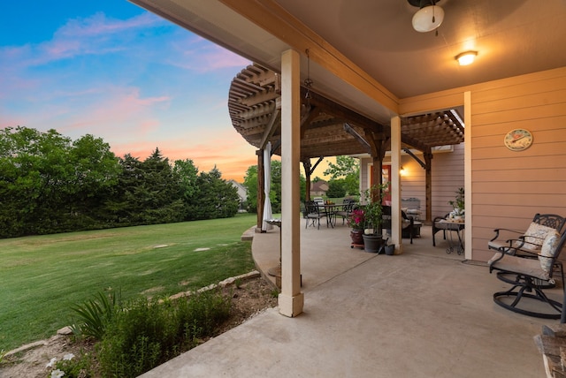 view of patio with outdoor dining space and ceiling fan