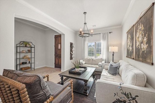 living area with an inviting chandelier, crown molding, visible vents, arched walkways, and wood finished floors