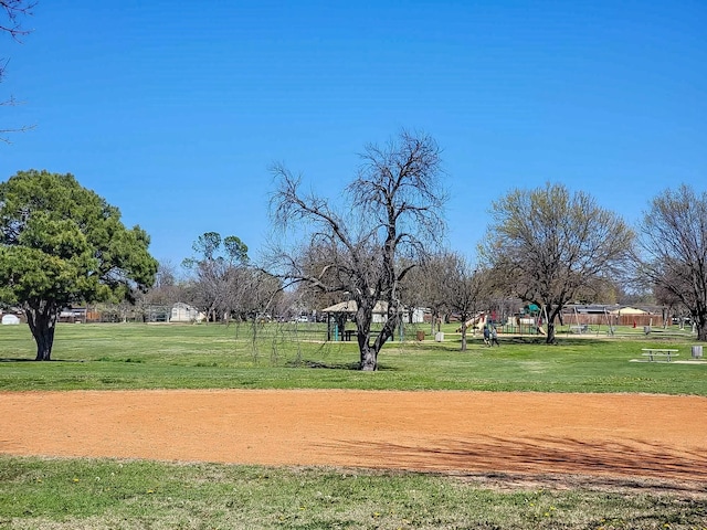 3205 Parkside Dr, Mesquite, TX 75150 - view of property's community with a lawn