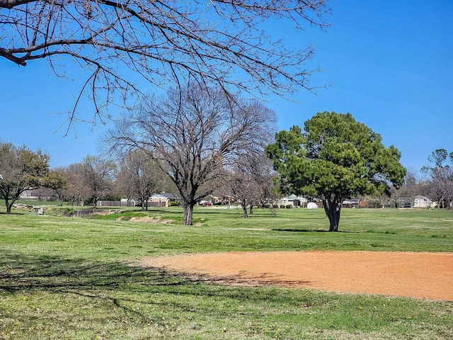 3205 Parkside Dr, Mesquite, TX 75150 - view of property's community featuring a lawn