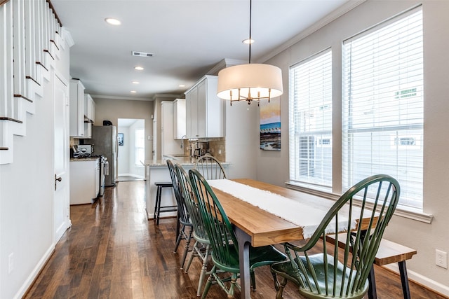 dining area with crown molding, visible vents, recessed lighting, dark wood-style flooring, and baseboards