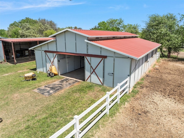 view of pole building featuring a lawn