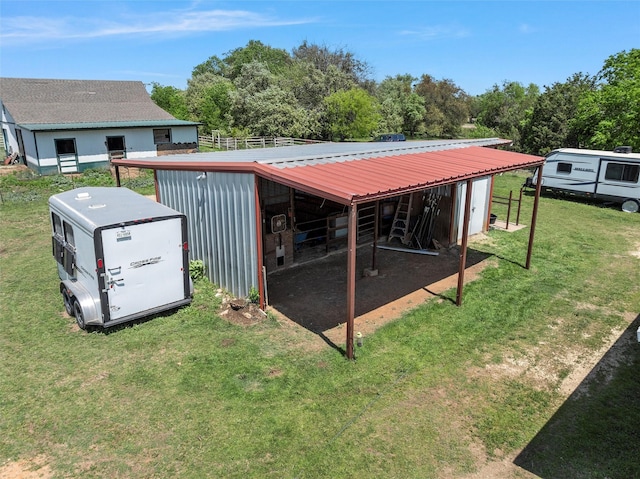 view of outdoor structure with an exterior structure and an outbuilding