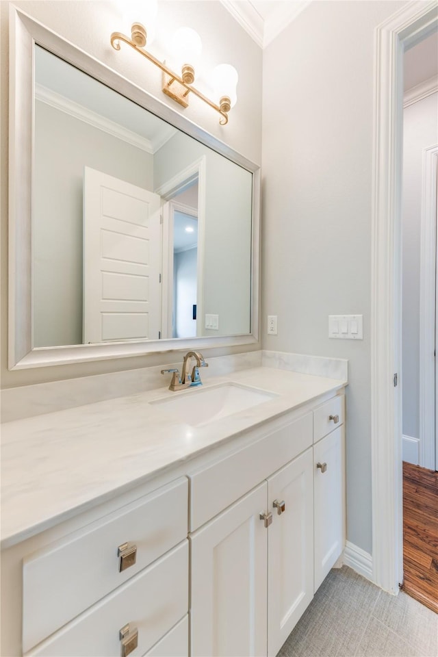 924 Winding Ridge Trl, Southlake, TX 76092 - bathroom with baseboards, crown molding, and vanity