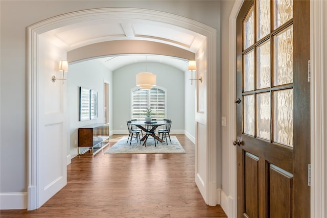 924 Winding Ridge Trl, Southlake, TX 76092 - foyer featuring arched walkways, lofted ceiling, wood finished floors, and baseboards