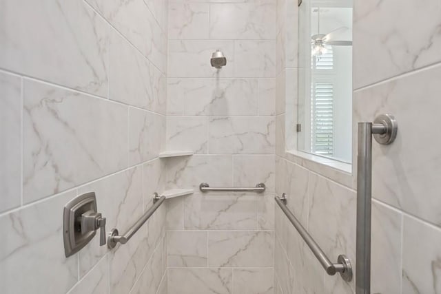 details with tiled shower and a ceiling fan