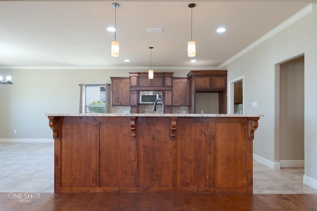 125 Mountain Meadow Dr, Tuscola, TX 79562 - kitchen featuring visible vents, baseboards, a breakfast bar, crown molding, and stainless steel microwave