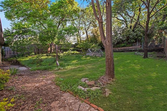 626 N Hampton Rd, Dallas, TX 75208 - view of yard with a fenced backyard