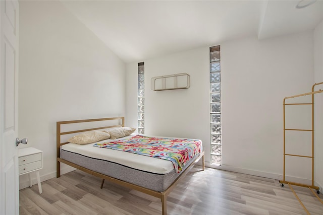 626 N Hampton Rd, Dallas, TX 75208 - bedroom featuring light wood-type flooring, baseboards, and lofted ceiling