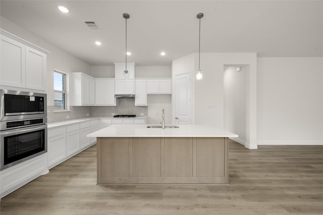 424 Lamb Ln, Waxahachie, TX 75167 - kitchen featuring decorative backsplash, a sink, appliances with stainless steel finishes, visible vents, and light countertops