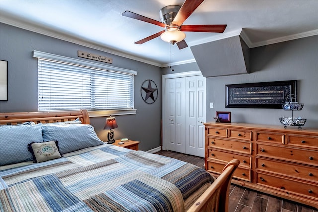 1470 Meandering Way, Rockwall, TX 75087 - bedroom with a ceiling fan, baseboards, dark wood-type flooring, ornamental molding, and a closet