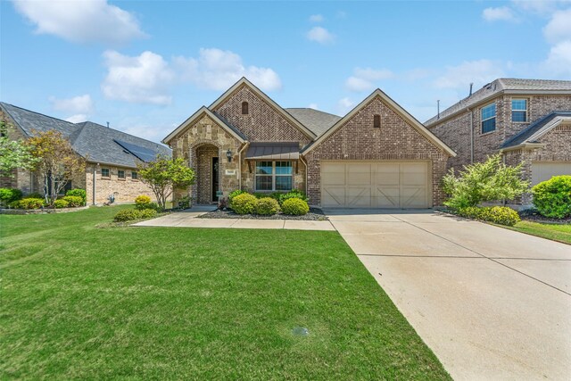 7600 W Fork Ln, Mckinney, TX 75071 - living area with ceiling fan, a glass covered fireplace, lofted ceiling, and wood finished floors
