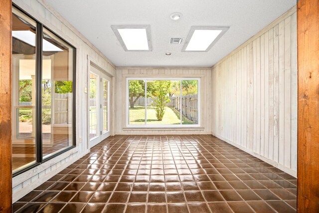 10019 Lost Oak Ridge Dr, Woodway, TX 76712 - spare room featuring wallpapered walls, carpet floors, ceiling fan, and baseboards