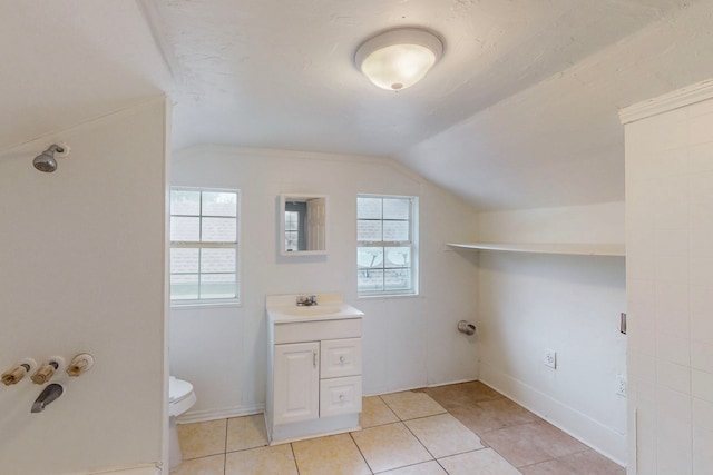 2311 Market Ave, Fort Worth, TX 76164 - bathroom featuring toilet, plenty of natural light, vanity, and vaulted ceiling