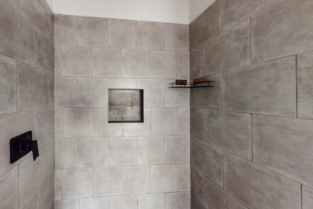 2311 Market Ave, Fort Worth, TX 76164 - details with tiled shower