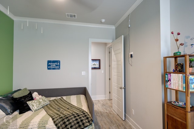 262 Poydras Ave, Bossier City, LA 71111 - bedroom featuring crown molding, baseboards, visible vents, and light wood-style floors
