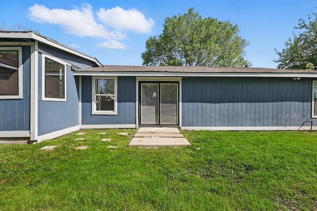 back of house featuring a yard