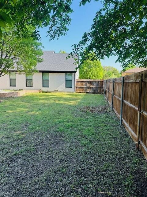 view of yard featuring a fenced backyard