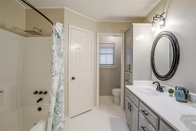 603 S 2nd St, Midlothian, TX 76065 - full bathroom with a textured ceiling, double vanity, shower / bath combo, toilet, and crown molding