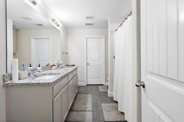 303 W Ohio Ave, Dallas, TX 75224 - full bath with a sink, visible vents, and double vanity