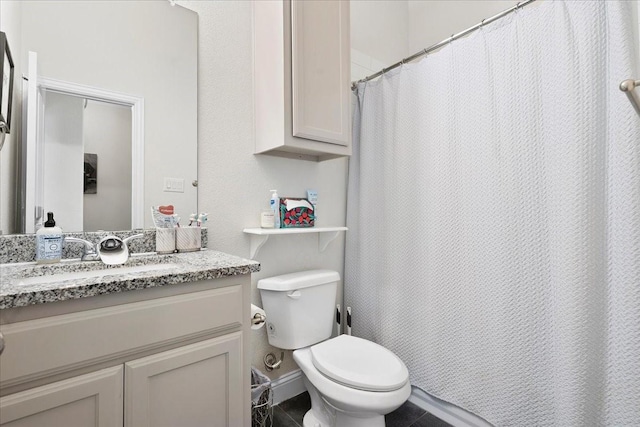 303 W Ohio Ave, Dallas, TX 75224 - full bathroom featuring vanity and toilet