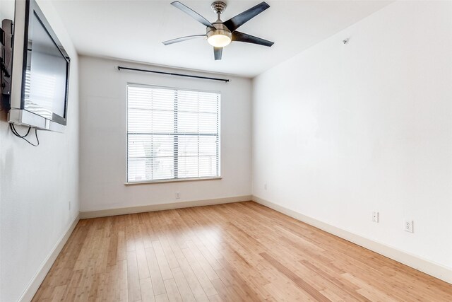 3818 Holland Ave Unit 305, Dallas, TX 75219 - empty room featuring light wood finished floors, baseboards, and a ceiling fan