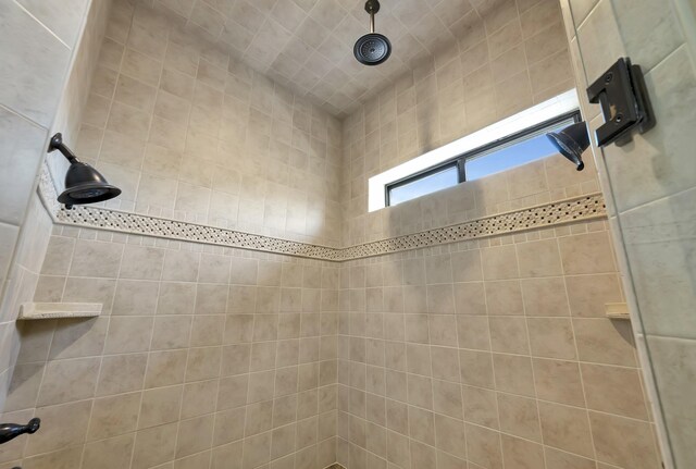 2312 Royce Dr, Arlington, TX 76016 - full bath featuring tiled shower