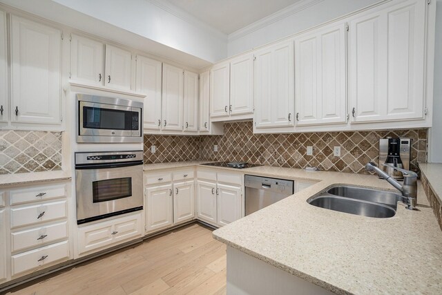 3422 Lovers Ln Unit A, University Park, TX 75225 - kitchen with appliances with stainless steel finishes, a sink, crown molding, light wood-style flooring, and tasteful backsplash