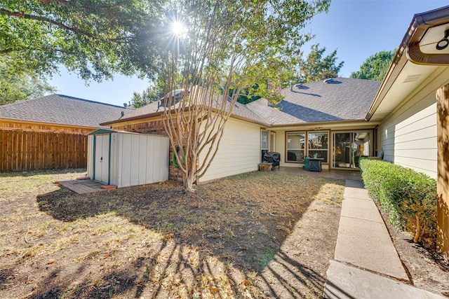 3305 Oak Trail Dr, Rowlett, TX 75088 - view of yard with a fenced backyard