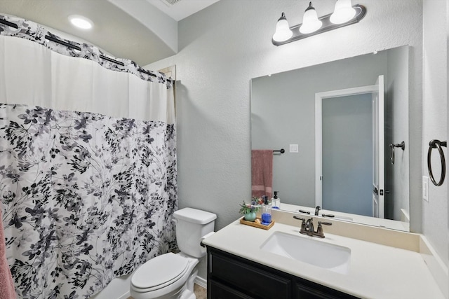 336 Avila Ln, Fort Worth, TX 76052 - bathroom with vanity and curtained shower