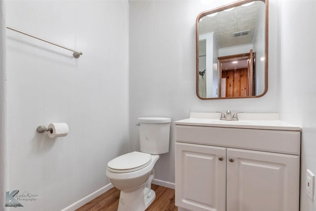 509 Reeves St, Clyde, TX 79510 - kitchen featuring light wood finished floors, a sink, white cabinetry, and white appliances