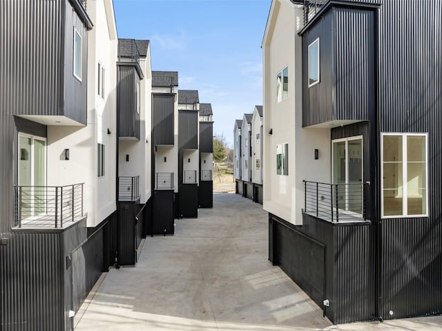 surrounding community featuring a residential view