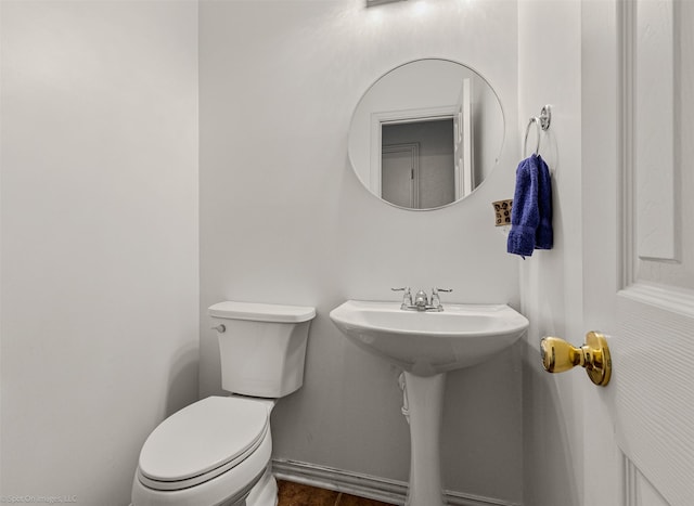 1870 Hillcroft Dr, Rockwall, TX 75087 - bathroom featuring toilet, baseboards, and a sink