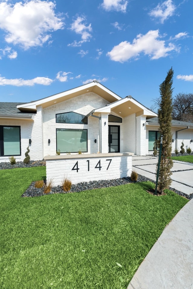 4147 Deep Valley Dr, Dallas, TX 75244 - view of front of house featuring brick siding and a front yard