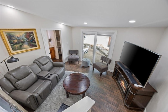 living room with recessed lighting, dark wood-style floors, baseboards, and vaulted ceiling